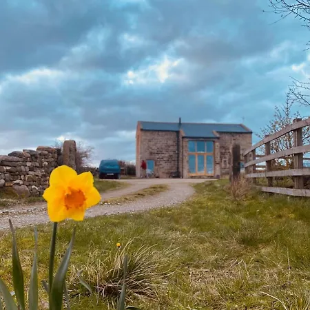 Meagill Corner Farm, Barn With Hot Tub 펜션
